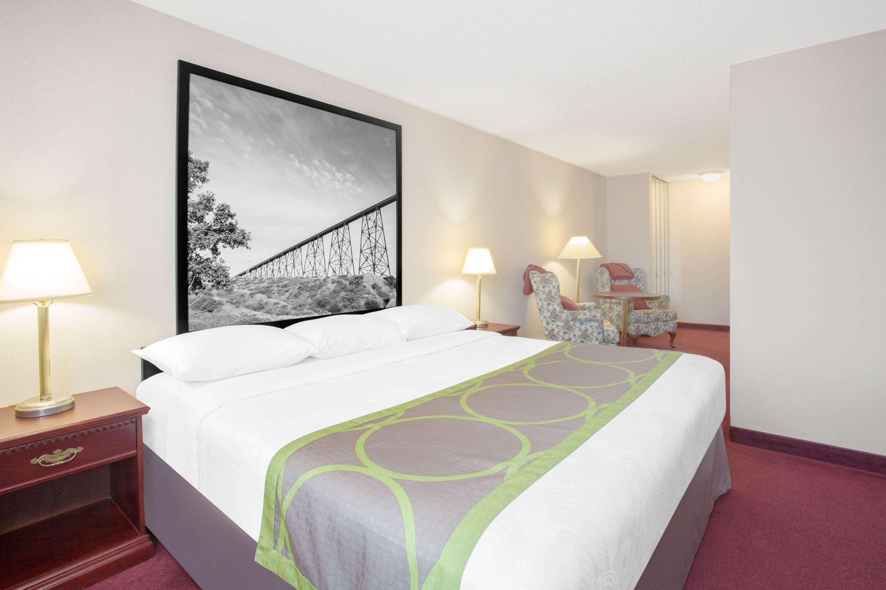 Super 8 By Wyndham Lethbridge Hotel Buitenkant foto