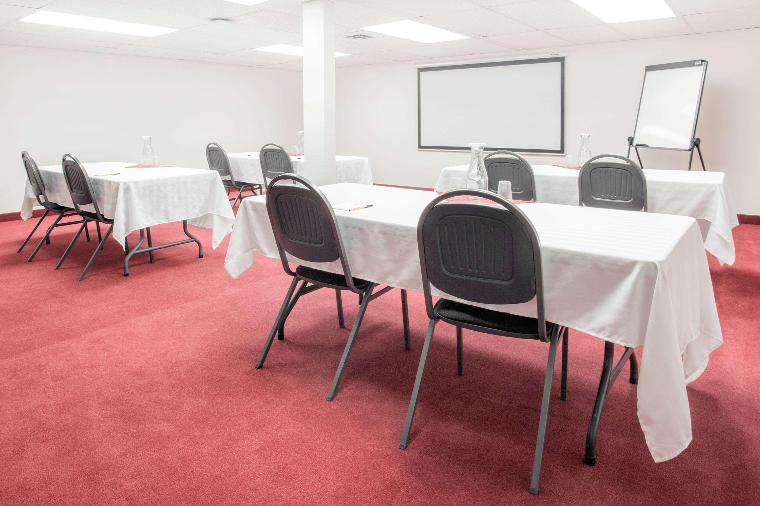 Super 8 By Wyndham Lethbridge Hotel Buitenkant foto