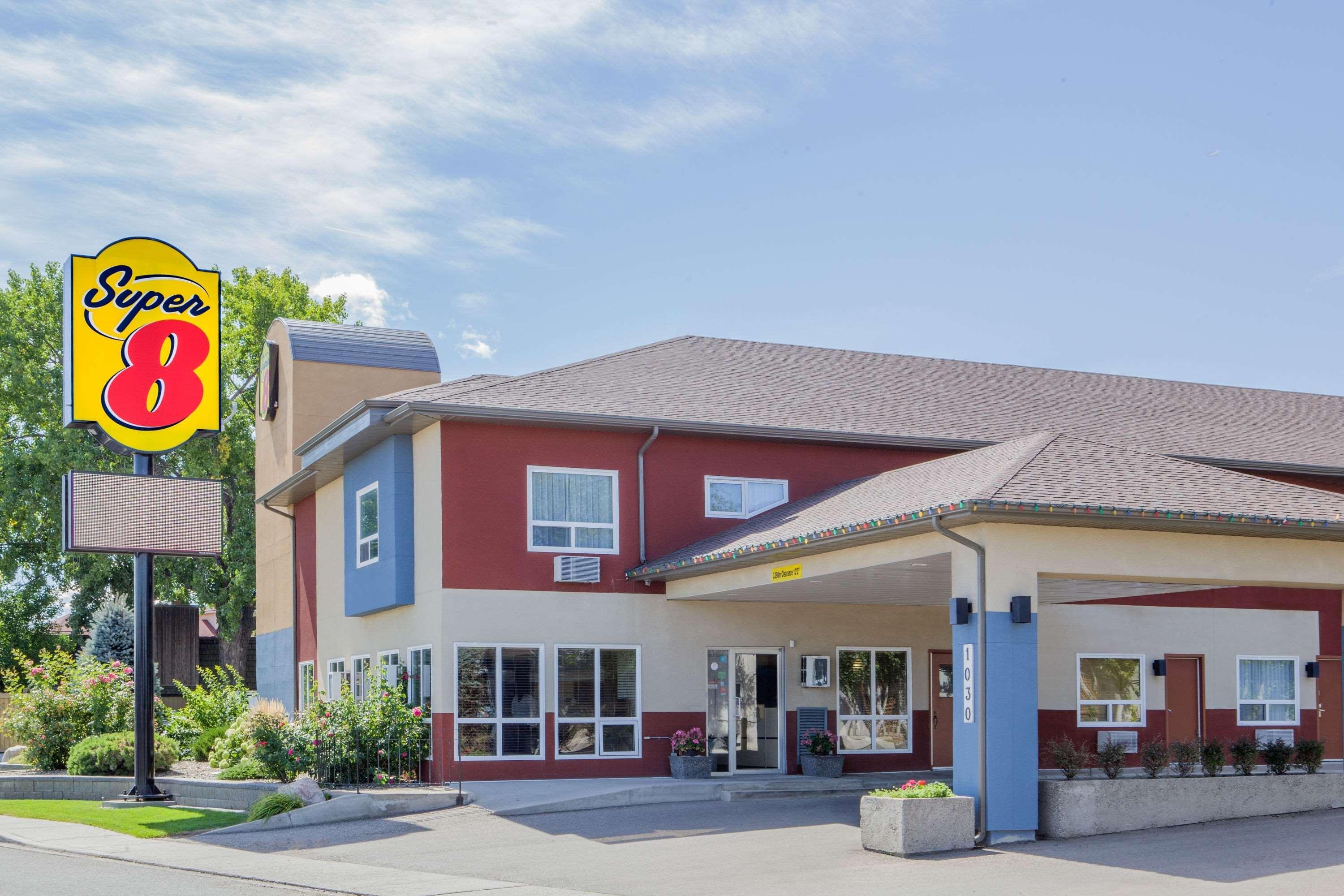 Super 8 By Wyndham Lethbridge Hotel Buitenkant foto