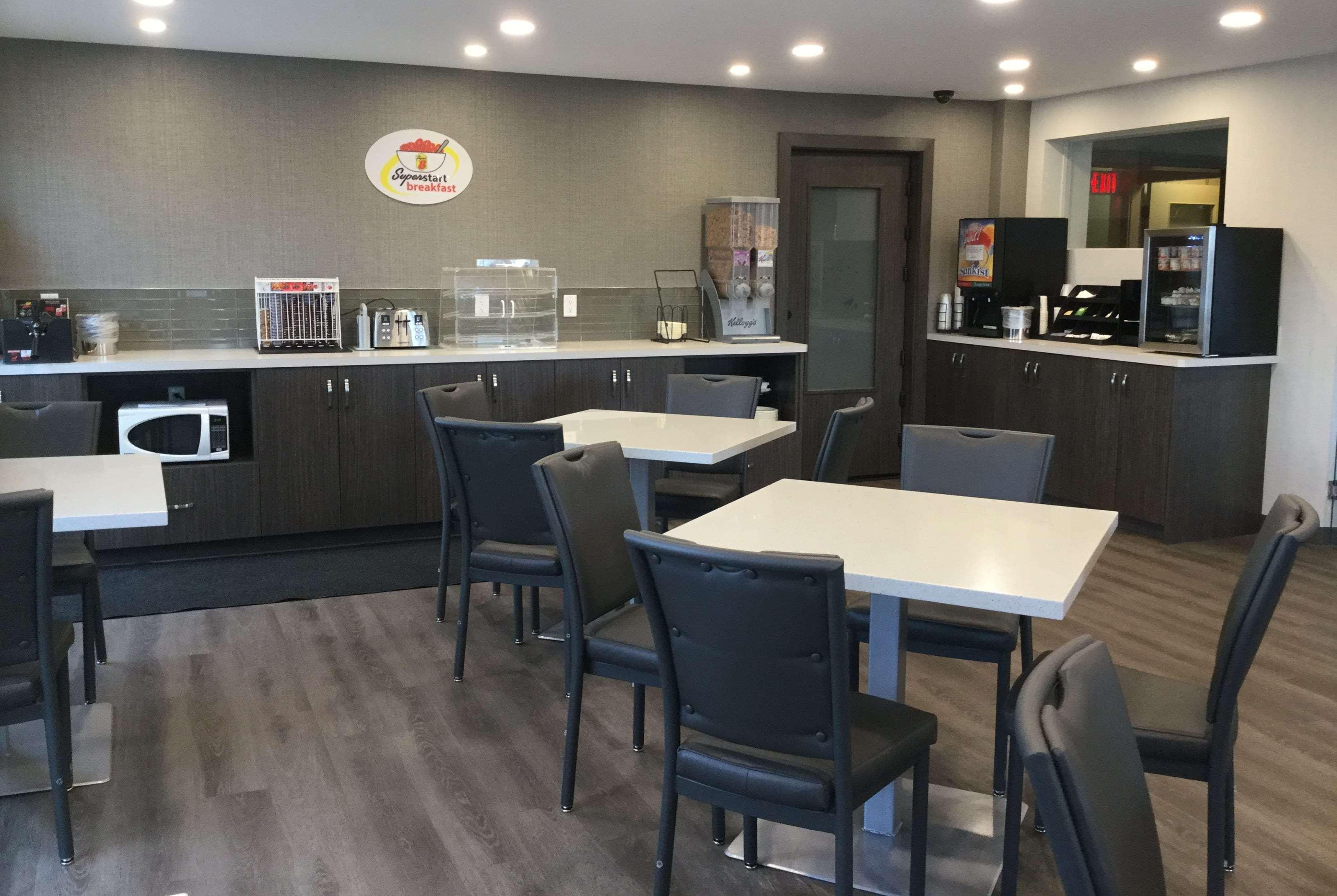 Super 8 By Wyndham Lethbridge Hotel Buitenkant foto