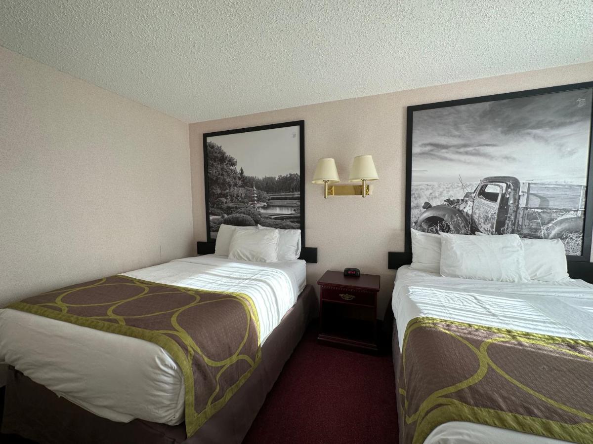 Super 8 By Wyndham Lethbridge Hotel Buitenkant foto