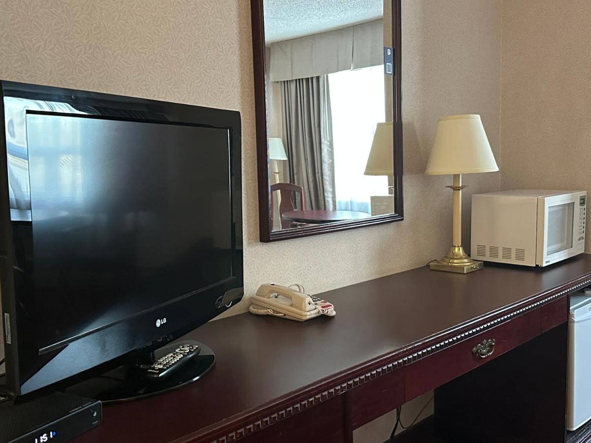 Super 8 By Wyndham Lethbridge Hotel Buitenkant foto