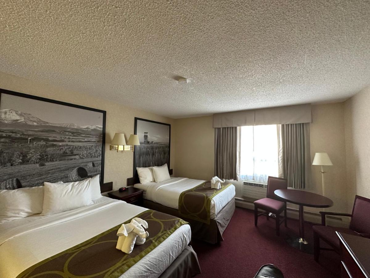 Super 8 By Wyndham Lethbridge Hotel Buitenkant foto