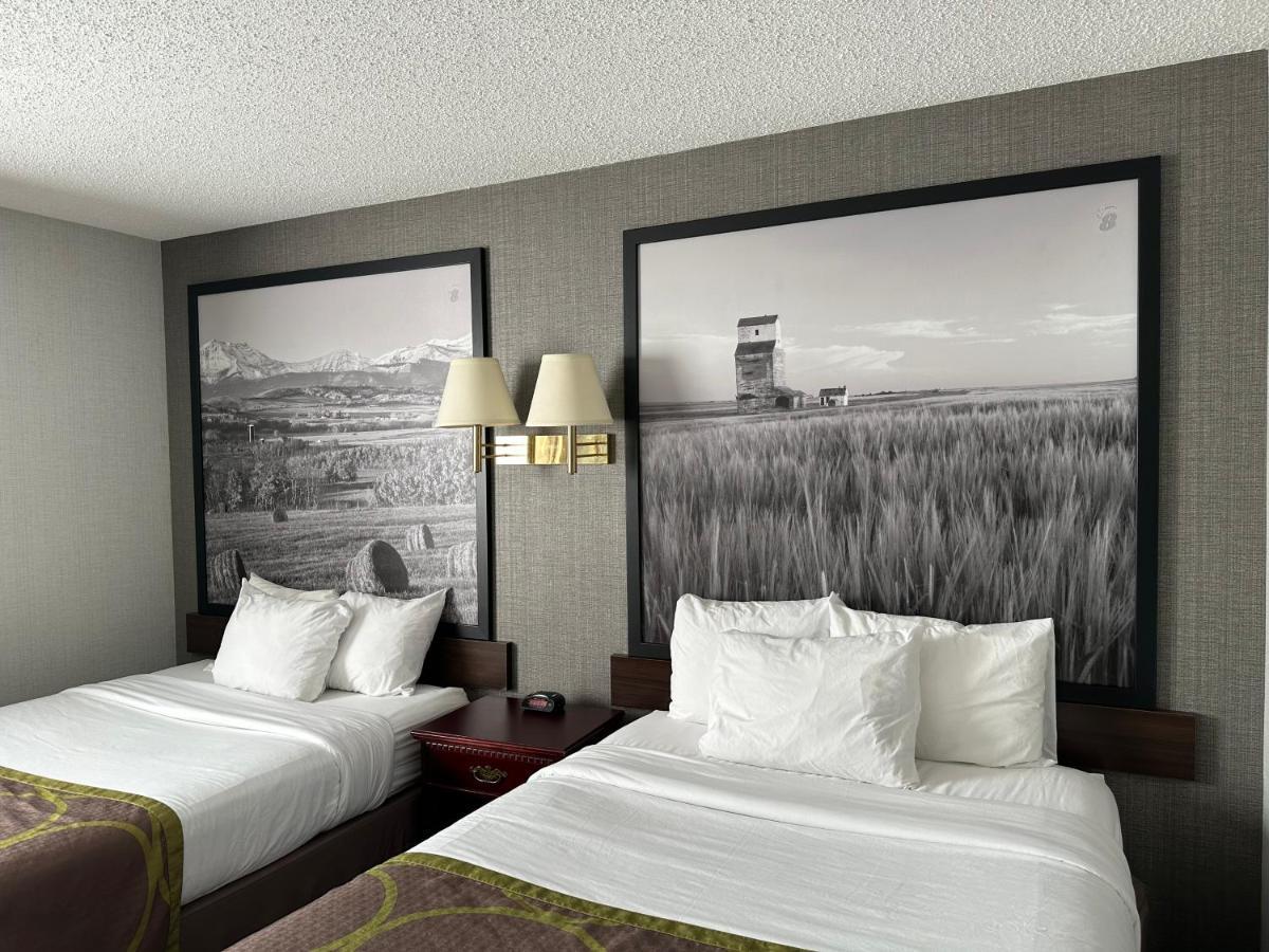 Super 8 By Wyndham Lethbridge Hotel Buitenkant foto