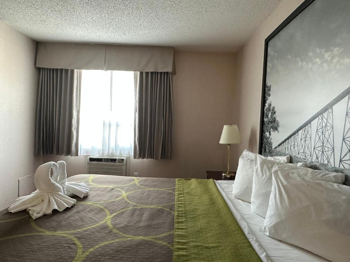 Super 8 By Wyndham Lethbridge Hotel Buitenkant foto