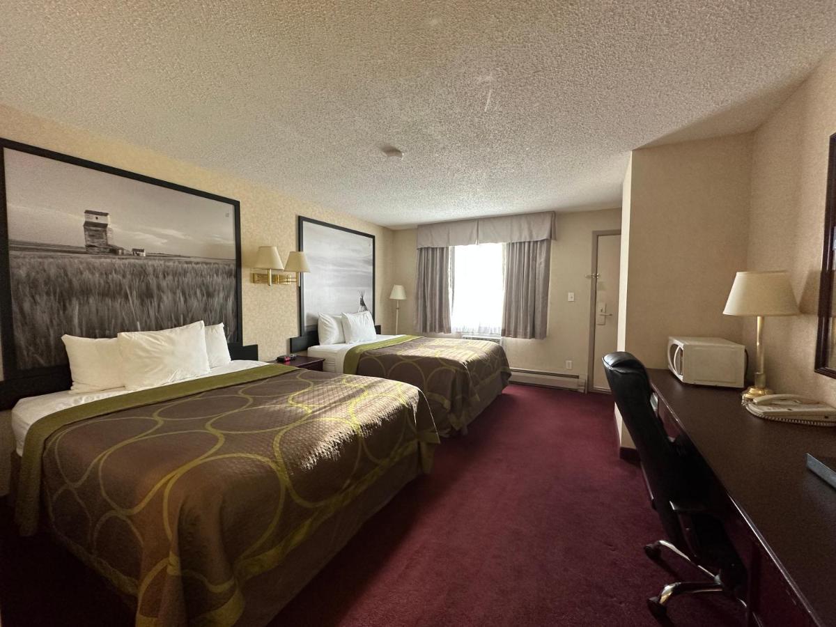 Super 8 By Wyndham Lethbridge Hotel Buitenkant foto