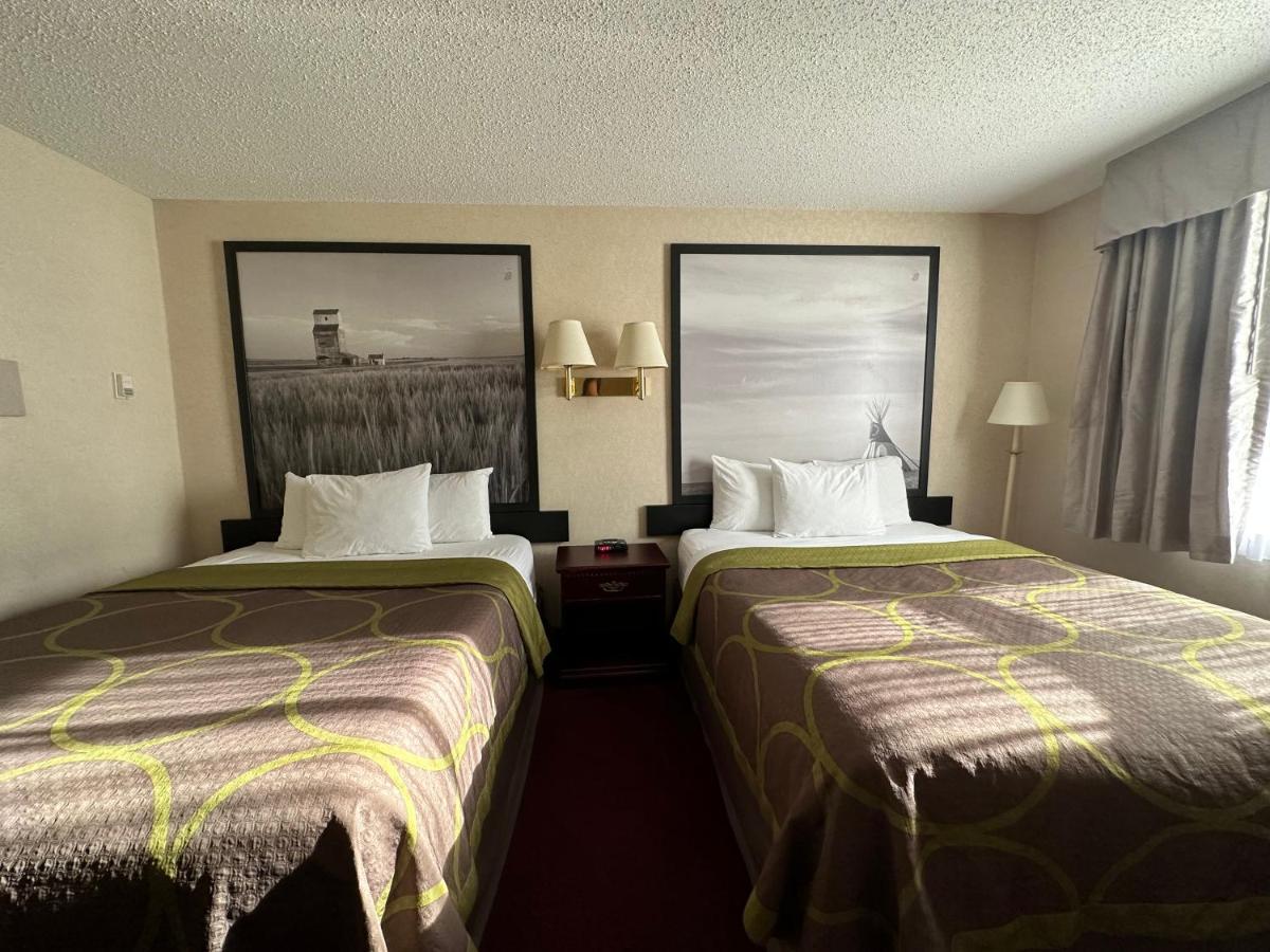 Super 8 By Wyndham Lethbridge Hotel Buitenkant foto