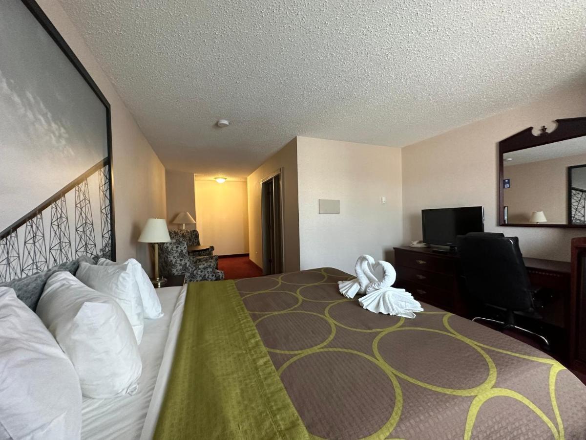 Super 8 By Wyndham Lethbridge Hotel Buitenkant foto