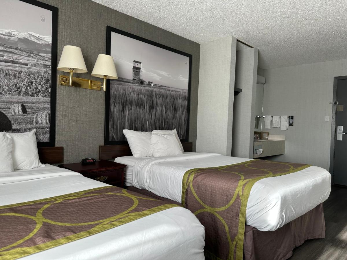 Super 8 By Wyndham Lethbridge Hotel Buitenkant foto