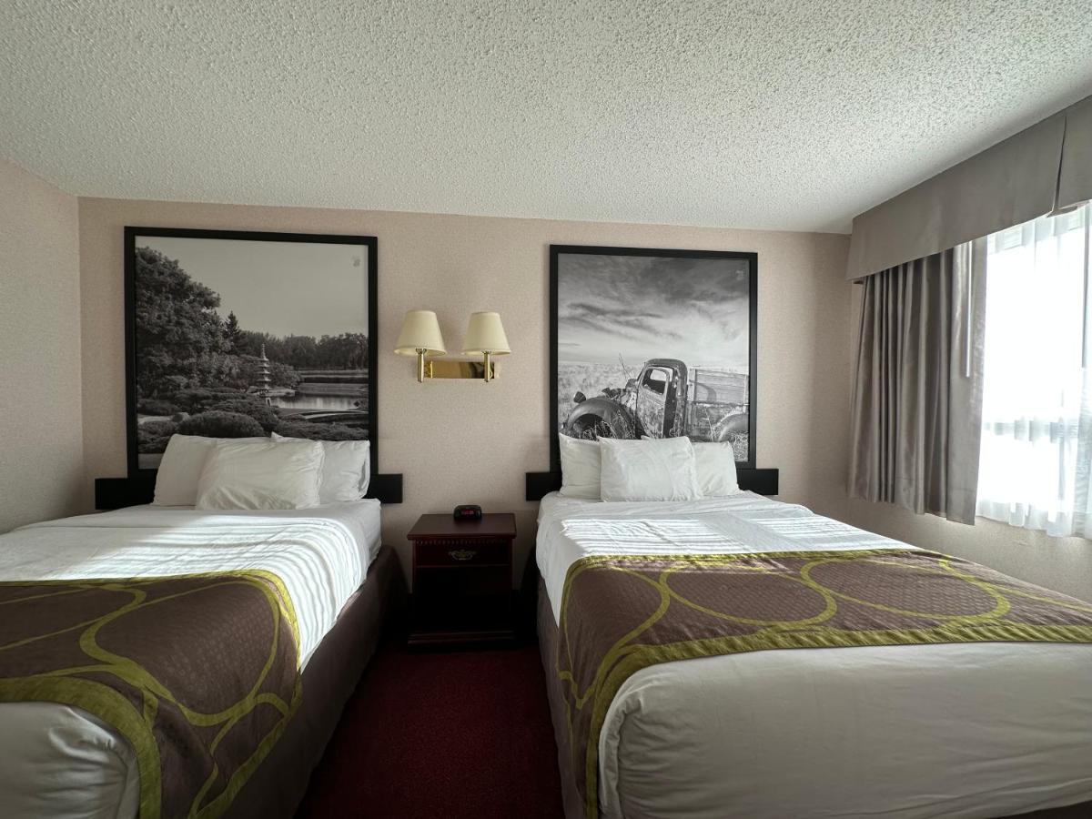 Super 8 By Wyndham Lethbridge Hotel Buitenkant foto