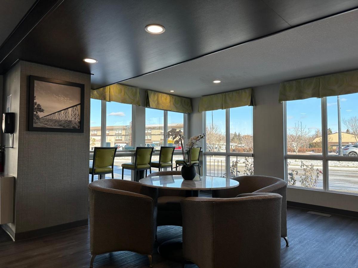 Super 8 By Wyndham Lethbridge Hotel Buitenkant foto