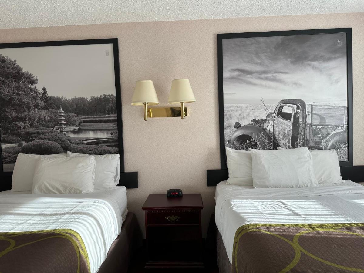 Super 8 By Wyndham Lethbridge Hotel Buitenkant foto