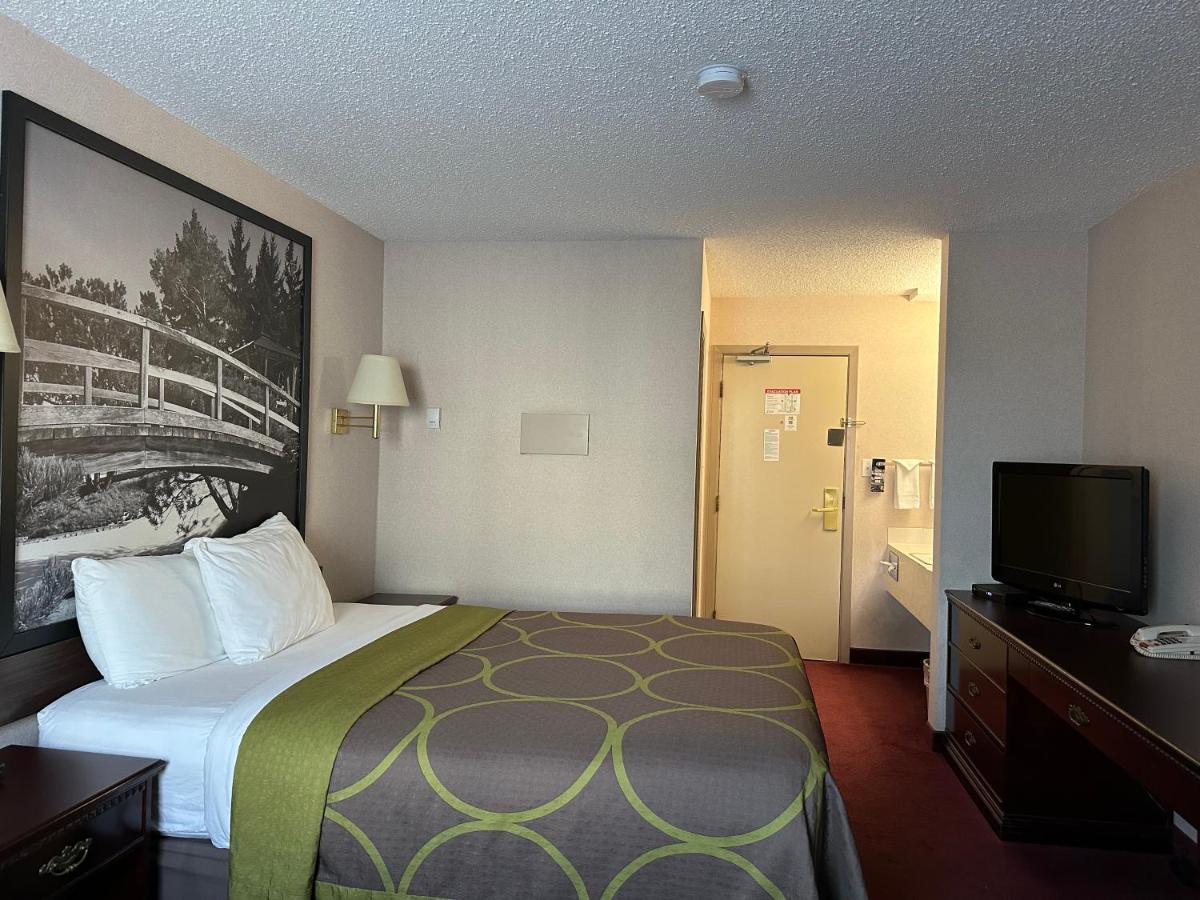 Super 8 By Wyndham Lethbridge Hotel Buitenkant foto