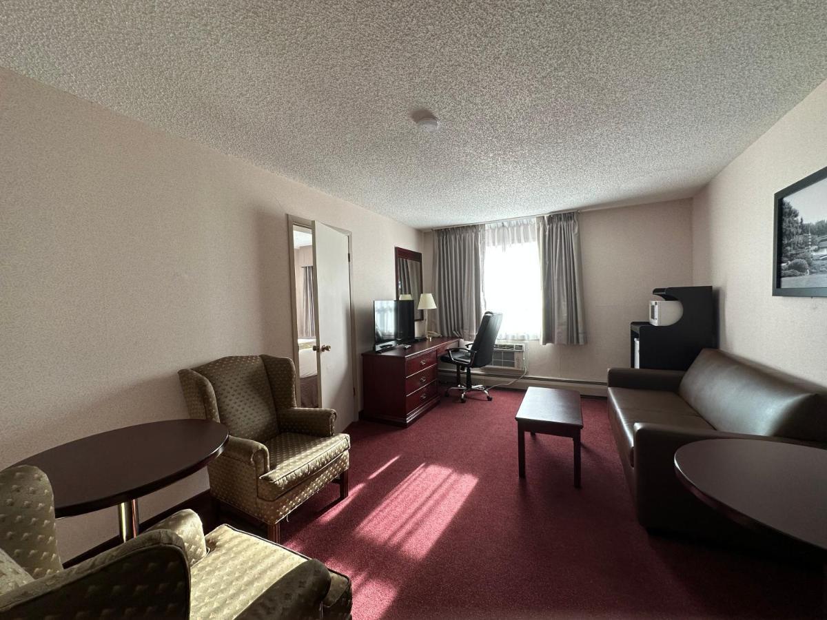 Super 8 By Wyndham Lethbridge Hotel Buitenkant foto