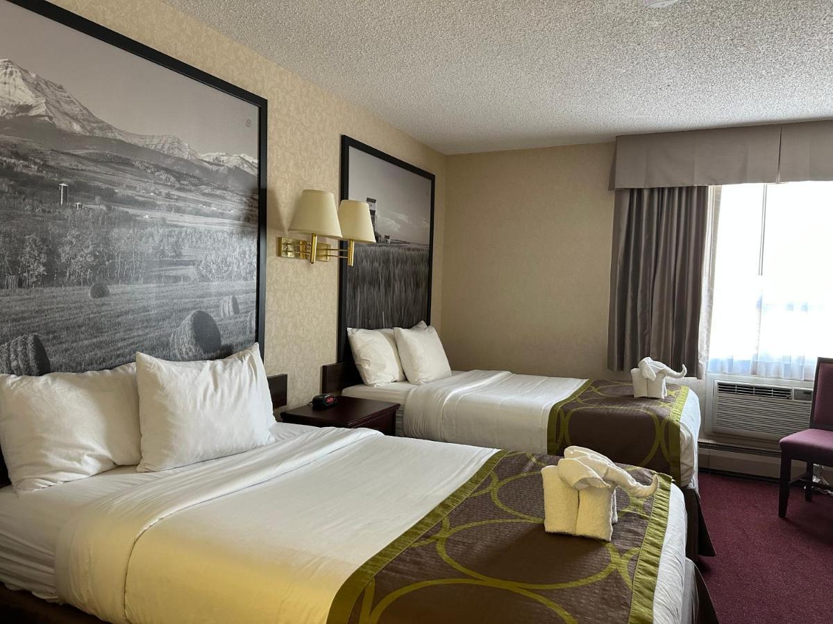 Super 8 By Wyndham Lethbridge Hotel Buitenkant foto