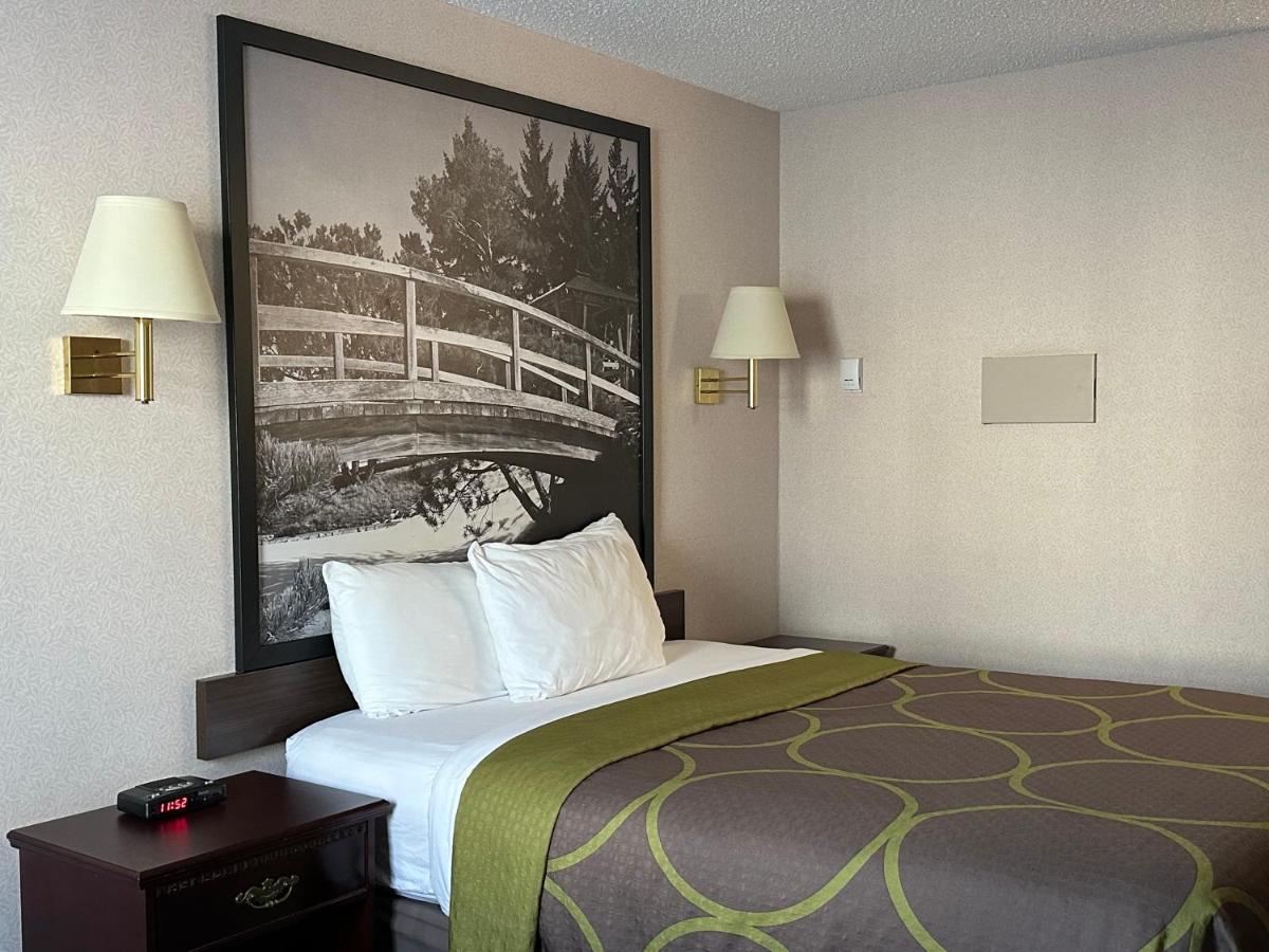 Super 8 By Wyndham Lethbridge Hotel Buitenkant foto