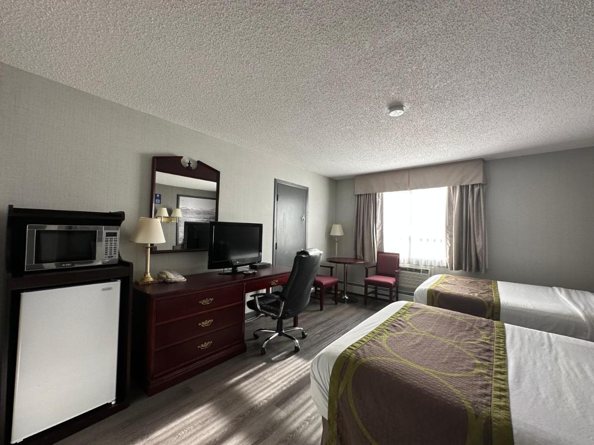 Super 8 By Wyndham Lethbridge Hotel Buitenkant foto