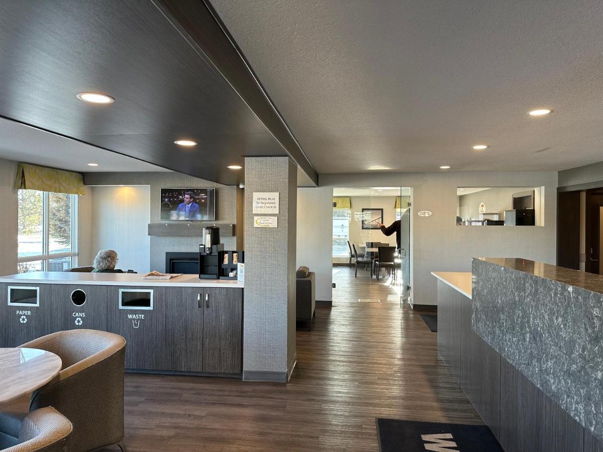 Super 8 By Wyndham Lethbridge Hotel Buitenkant foto