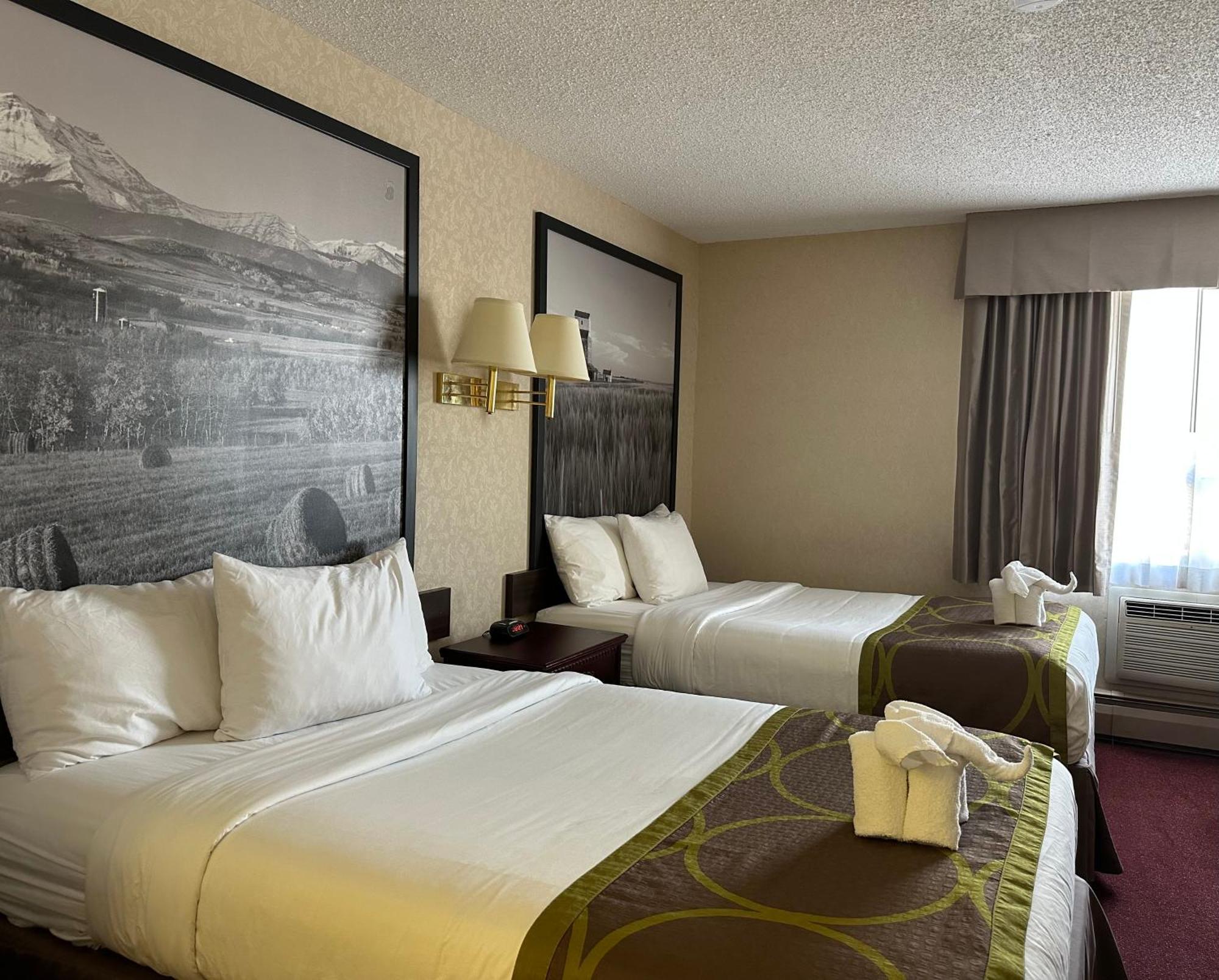 Super 8 By Wyndham Lethbridge Hotel Buitenkant foto
