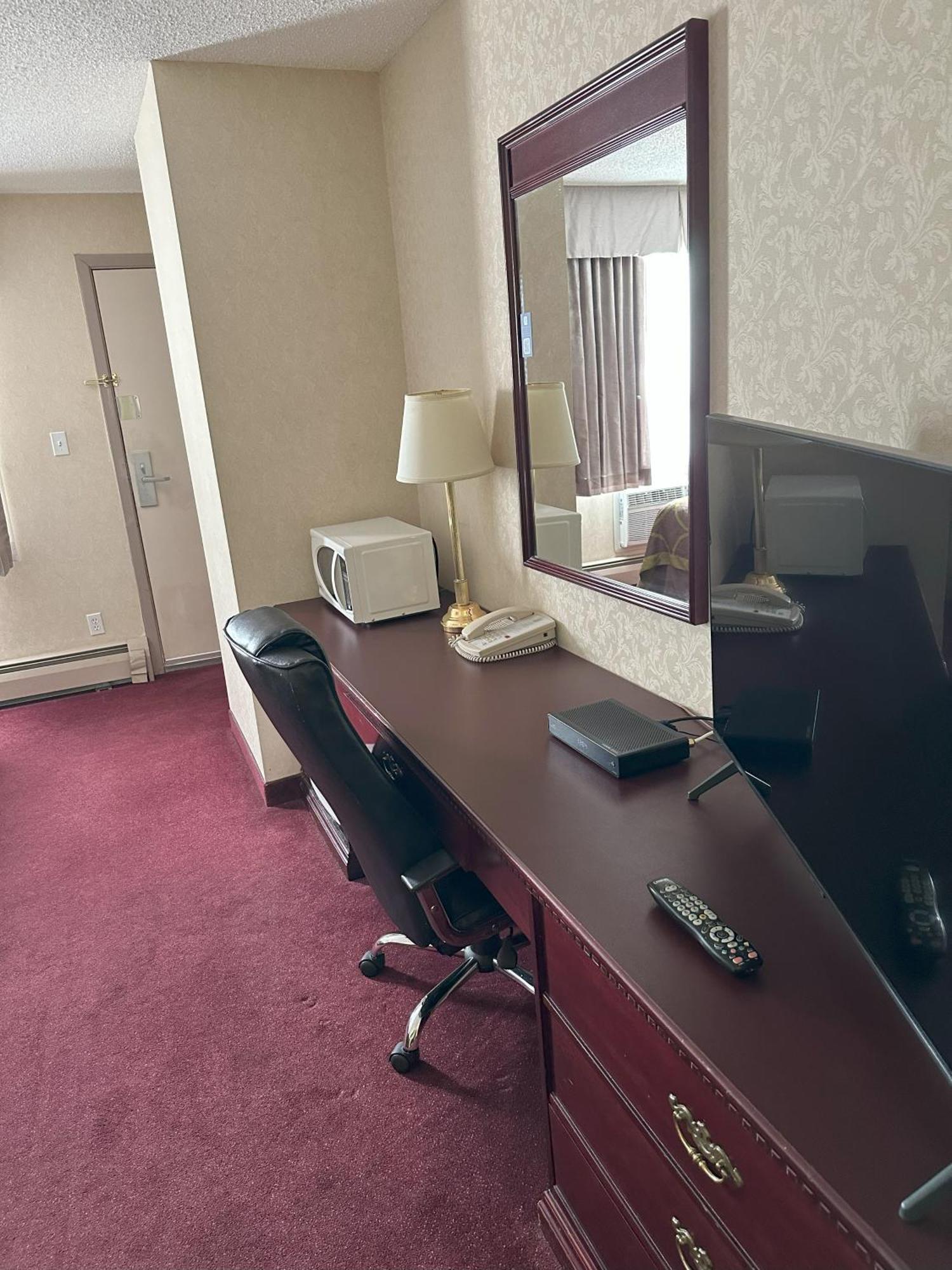 Super 8 By Wyndham Lethbridge Hotel Buitenkant foto