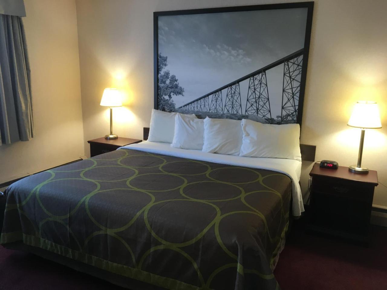 Super 8 By Wyndham Lethbridge Hotel Buitenkant foto